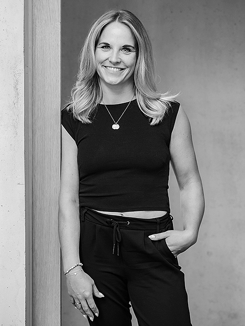 LAURA MAASSEN LAURA MAASSEN